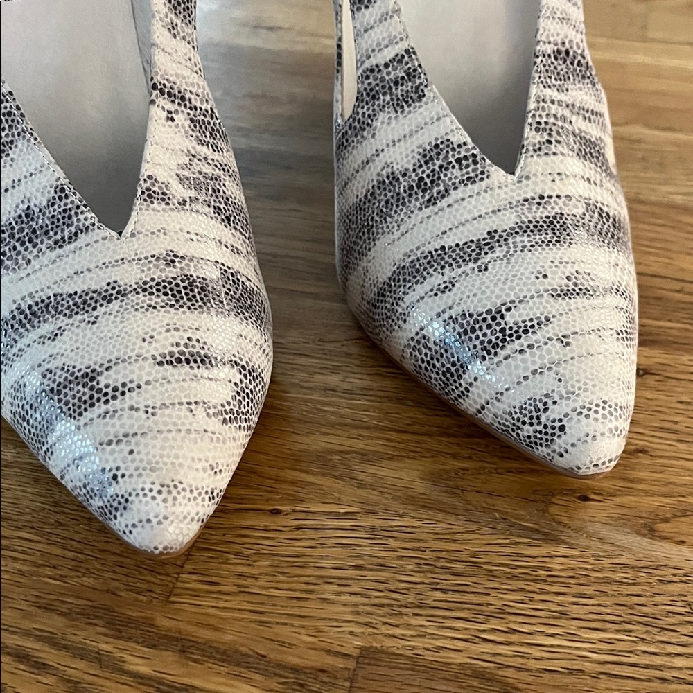 Jeffrey Campbell Handmade Ibiza Last Gray And White Snake-Print Pointed Pumps - Picture 3 of 8